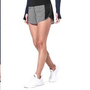 Lululemon Real Quick High Rise Short Perforated Monochromatic. Size 6.